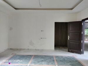 Room in 4 BHK Builder Floor at Sushant Lok I – for Rent
