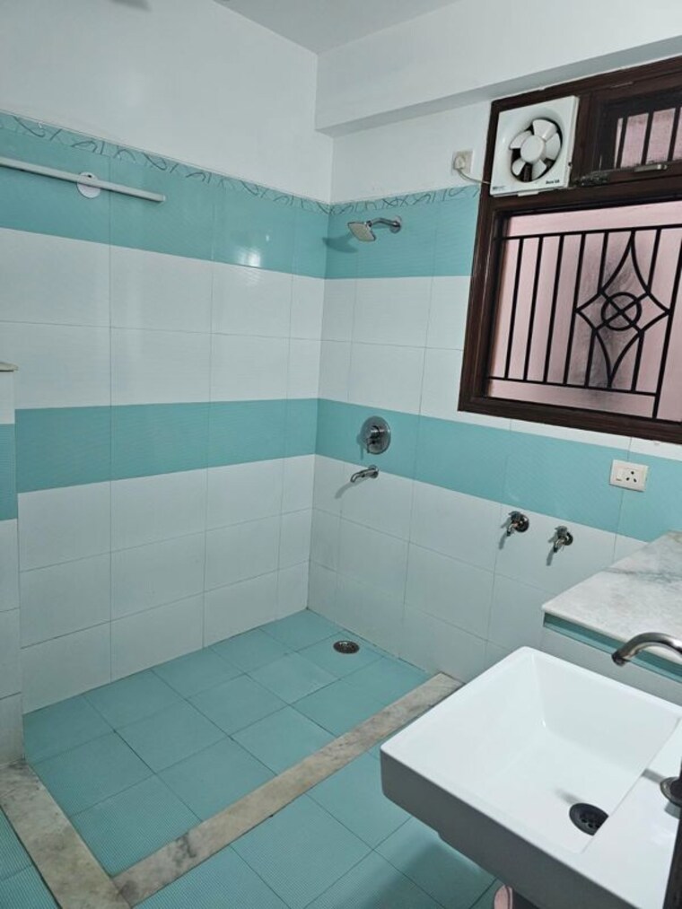 Team Area, rwa-apartments-sector-26 3 Bedroom 250 Sq.Ft. Villa In Sector 26 Noida 10642035