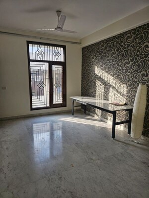 Room in 3 BHK Villa at RWA Apartments Sector 26, Sector 26 – for Rent