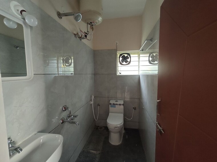 Bathroom, devarachikkana halli 2 Bedroom 1000 Sq.Ft. Builder Floor In Devarachikkana Halli Bangalore 10642048