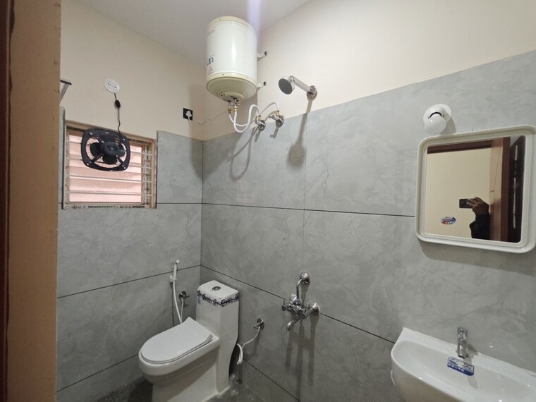 Bathroom, devarachikkana halli 2 Bedroom 1000 Sq.Ft. Builder Floor In Devarachikkana Halli Bangalore 10642048