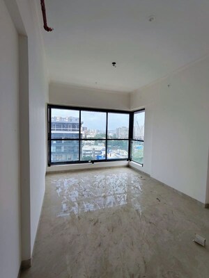 Room in 2 BHK Apartment at Santacruz West – for Rent