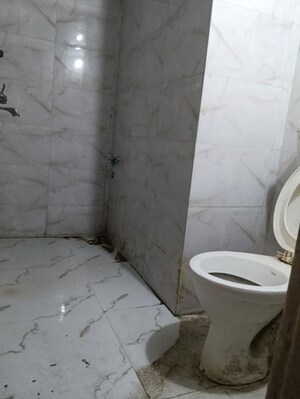 Bathroom in 1.5 BHK Apartment at Oshiwara – for Rent
