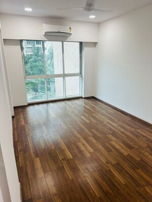 Room in 2 BHK Apartment at Rite Skyluxe, Chembur – for Rent