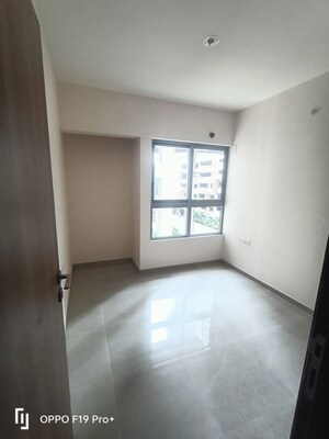 Room in 1 BHK Apartment at Piramal Vaikunth, Balkum Pada – for Rent