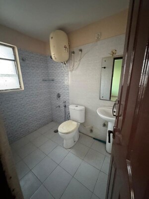 Bathroom in 4 BHK Apartment at Regent Park, Serilingampally – for Rent