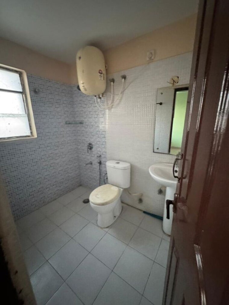 Bathroom, regent-park 4 Bedroom 2590 Sq.Ft. Apartment In Serilingampally Hyderabad 10642111
