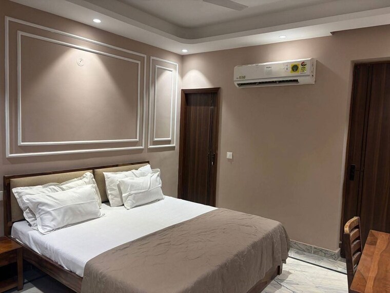 Bedroom, sector 63 3 Bedroom 2200 Sq.Ft. Builder Floor In Sector 63 Gurgaon 10642130