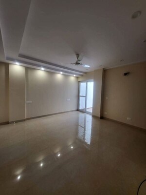 Room in 3 BHK Builder Floor at Sector 63 – for Sale