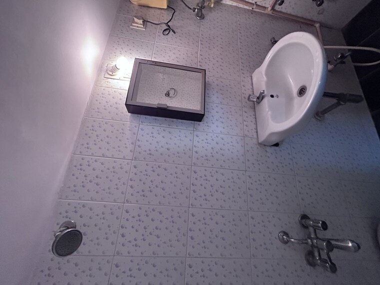 Bathroom, neminath-nemi-bhavan 1 Bedroom 560 Sq.Ft. Apartment In Goregaon West Mumbai 10642202