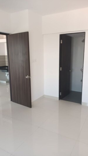 Room in 2 BHK Apartment at Lodha Amara, Kolshet Road – for Rent