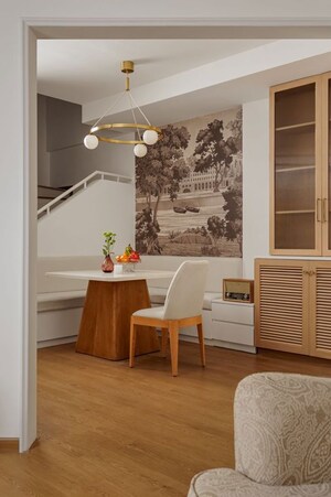 Living Room in 2 BHK Builder Floor at Defence Colony – for Rent