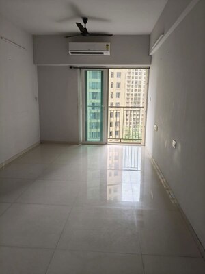 2 BHK Apartment For Rent in Rustomjee Azziano Wing D, Thane West