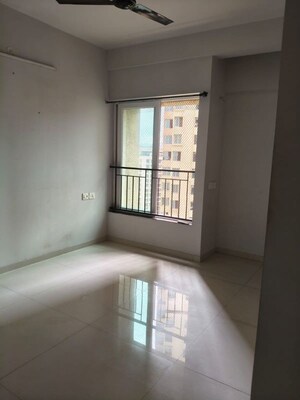 Room in 2 BHK Apartment at Rustomjee Azziano Wing D, Thane West – for Rent