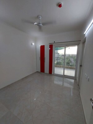 Room in 3 BHK Apartment at Gaurs Siddhartham, Siddharth Vihar – for Rent