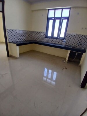 Team Area in 3 BHK Apartment at Ravindra Garden, Aliganj – for Rent