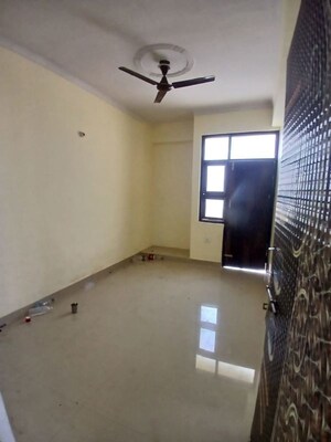 Room in 3 BHK Apartment at Ravindra Garden, Aliganj – for Rent