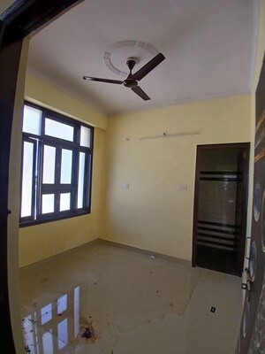 Room in 3 BHK Apartment at Ravindra Garden, Aliganj – for Rent