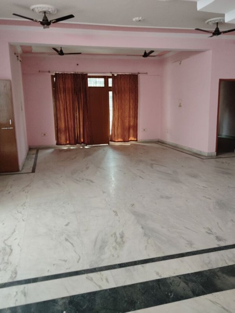 Room, narayan-plaza-jankipuram Commercial Office Space 6400 Sq.Ft. In Jankipuram Lucknow 10641898