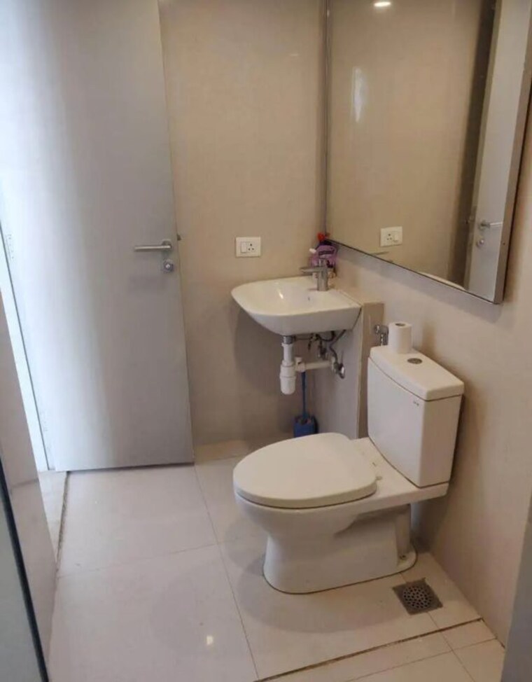 Bathroom, hiranandani-estate 2 Bedroom 850 Sq.Ft. Apartment In Ghodbunder Road Thane 10642325