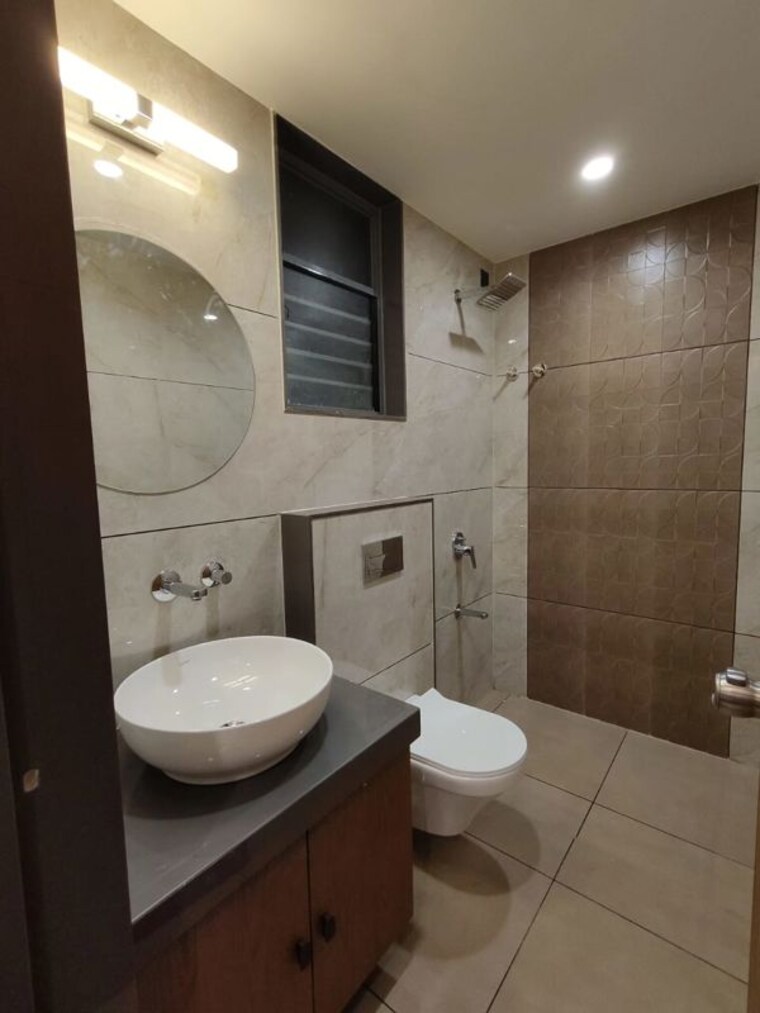 Bathroom, darshanam-twin-tower 2 Bedroom 725 Sq.Ft. Apartment In Pratham Upvan Vadodara 10642344