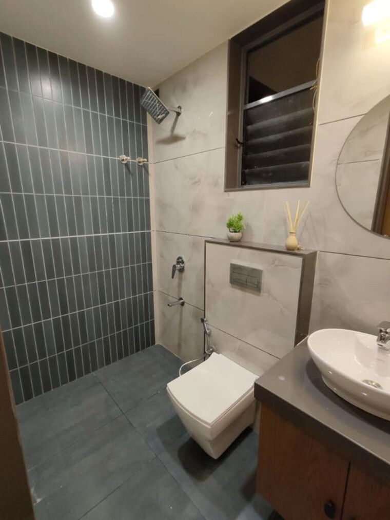 Bathroom, darshanam-twin-tower 2 Bedroom 725 Sq.Ft. Apartment In Pratham Upvan Vadodara 10642344