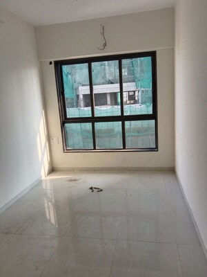 Room in 1.5 BHK Apartment at Sugee Marina Bay, Worli – for Rent