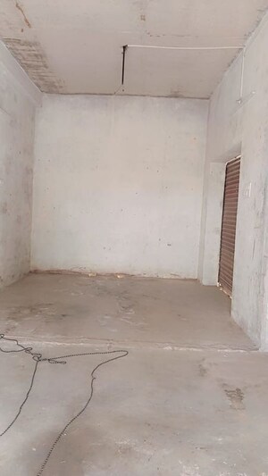 Room in  Shop at Bansal Plaza Daliganj, Daliganj – for Rent