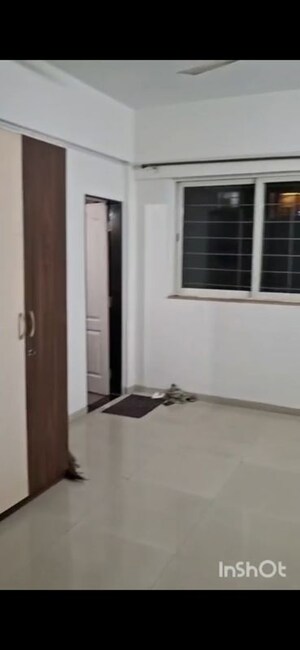 Study Room in 3 BHK Apartment at Mind Space Queenstown, Chinchwad – for Rent
