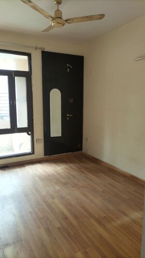 Room in 2.5 BHK Apartment at SRS Royal Hills, Sector 87 – for Rent