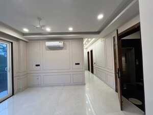 Building Lobby in 3 BHK Builder Floor at Sector 52 – for Rent
