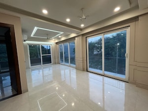 Parking in 3 BHK Builder Floor at Sector 52 – for Rent