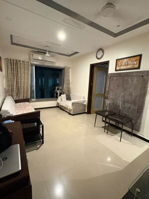Team Area in 2 BHK Apartment at Alica Nagar CHS, Kandivali East – for Sale
