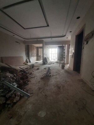 Parking in 3 BHK Builder Floor at Paschim Vihar – for Sale