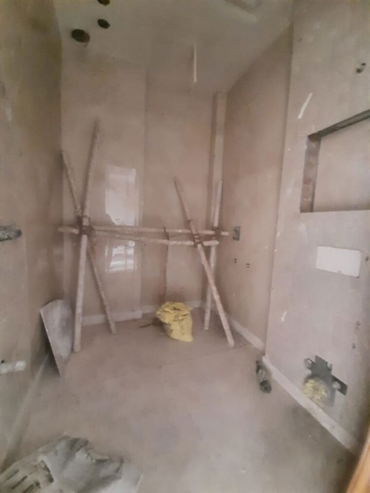 Bathroom, paschim vihar 3 Bedroom 200 Sq.Yd. Builder Floor In Paschim Vihar Delhi 10642528
