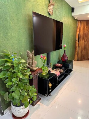 Furnished Amenities in 3 BHK Apartment at Group Seven Rushi Heights, Goregaon East – for Rent