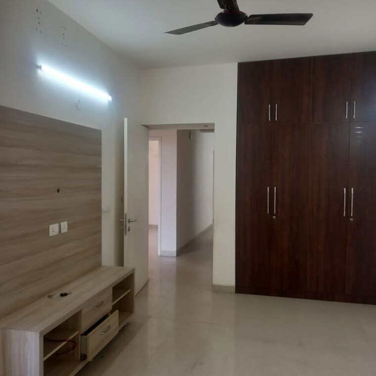 Room, emaar-emerald-estate 3.5 Bedroom 1310 Sq.Ft. Apartment In Sector 65 Gurgaon 10642552