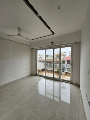 Room in 3 BHK Builder Floor at Sector 45 – for Rent