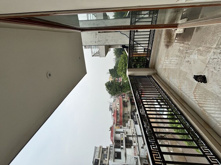 Balcony, sector 23 3.5 Bedroom 270 Sq.Yd. Builder Floor In Sector 23 Gurgaon 10642562