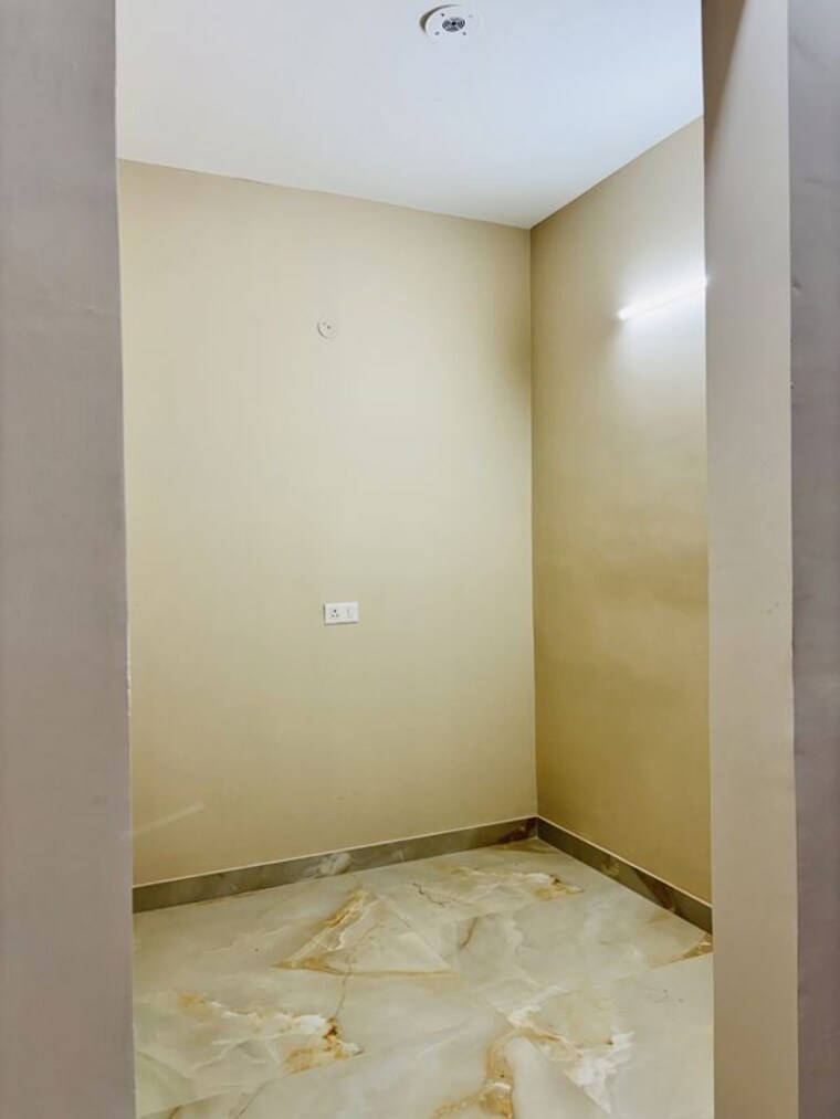 Room, sector 23 3.5 Bedroom 270 Sq.Yd. Builder Floor In Sector 23 Gurgaon 10642562