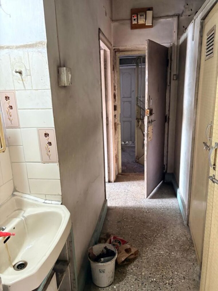 Bathroom, navi peth 1 Bedroom 560 Sq.Ft. Apartment In Navi Peth Pune 10642590