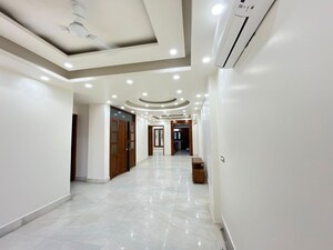 Building Lobby in 3 BHK Builder Floor at Sector 45 – for Rent