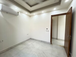 Room in 3 BHK Builder Floor at Sector 45 – for Rent