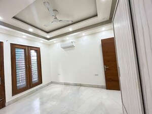 Room in 3 BHK Builder Floor at Sector 45 – for Rent