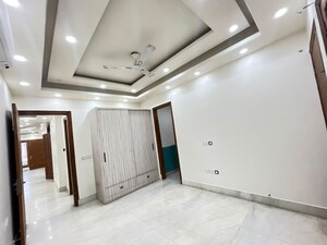Room in 3 BHK Builder Floor at Sector 45 – for Rent