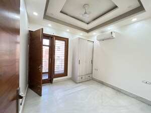 Room in 3 BHK Builder Floor at Sector 45 – for Rent