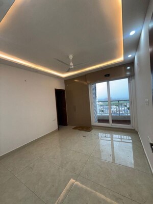 Room in 3.5 BHK Apartment at Sultanpur – for Rent