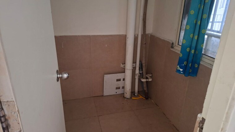 Bathroom, amanora-gold-towers 2 Bedroom 757 Sq.Ft. Apartment In Hadapsar Pune 10642606