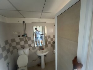 Team Area in 2 BHK Apartment at Gaur City 2 - 14th Avenue, Sector 16c Greater Noida – for Rent