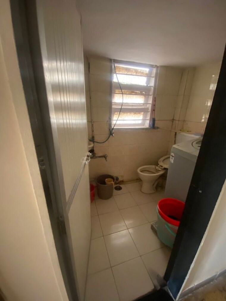 Bathroom, khar west 2 Bedroom 800 Sq.Ft. Apartment In Khar West Mumbai 10642516